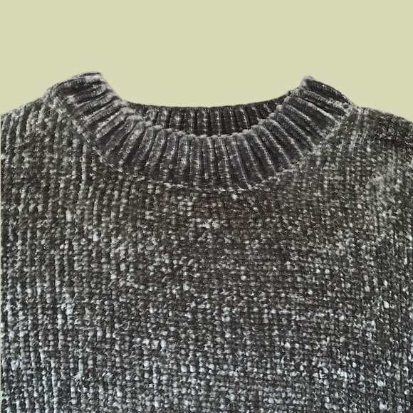Ribbed Detail Velvet Texture Green Sweater - Picture 3 of 5